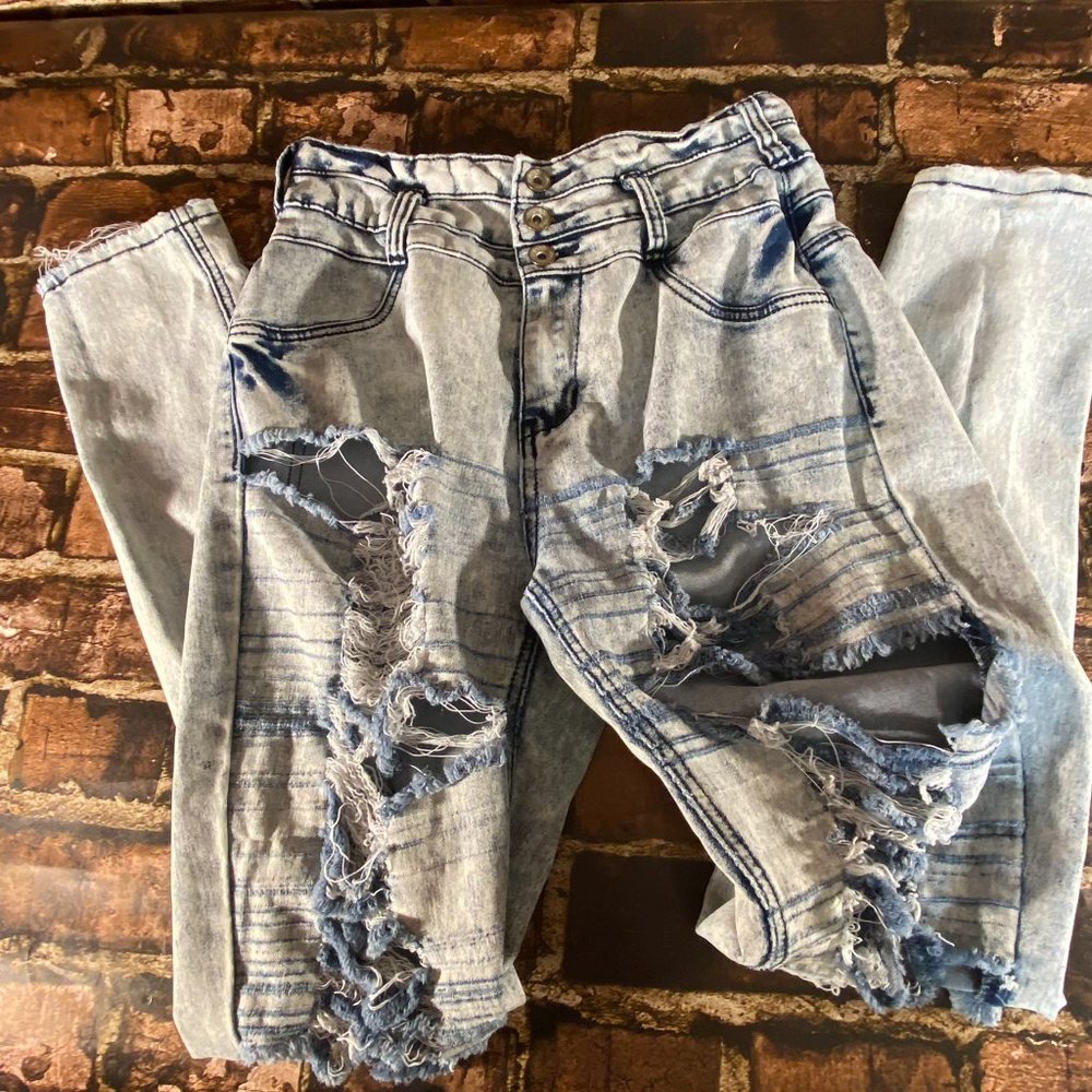 Justso Distressed Jeans - Picture 3 of 6